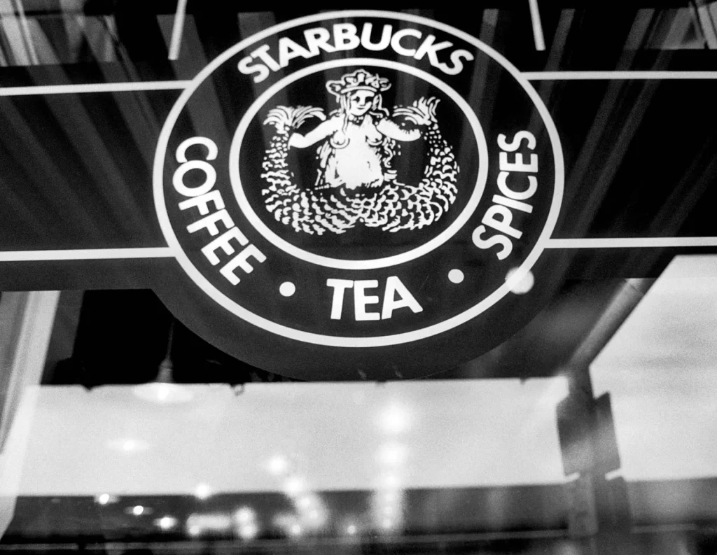 Analisis Marketing Mix Starbucks, Strategi Meningkatkan Penjualan dan Membangun Loyalitas Pelanggan