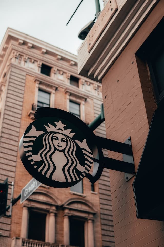Strategi Pemasaran Starbucks Untuk Menjadi Luxury Brand yang Dijadikan Standar Kesuksesan